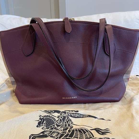Burberry Handbags - Burberry Leather Tote
